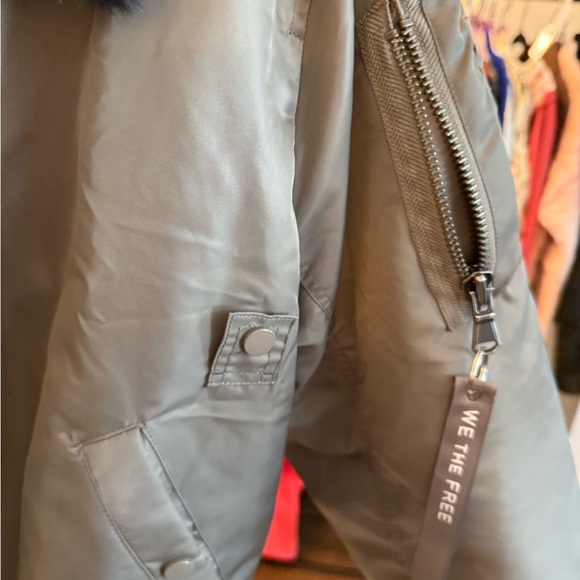 FREE PEOPLE We The Free Aviator
Bomber Jacket Size Medium NWOT - Picture 10 of 12